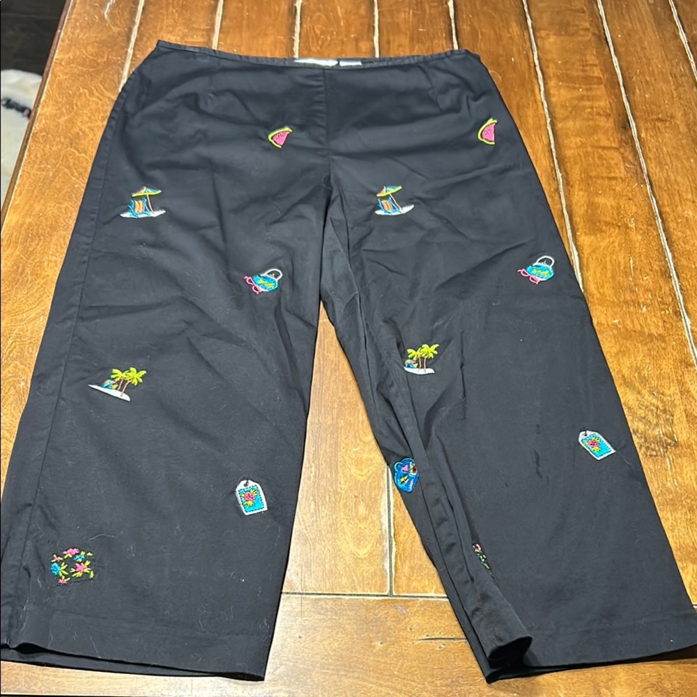 Richard Malcolm Playful Black Embroidered Summer Capris size 12
